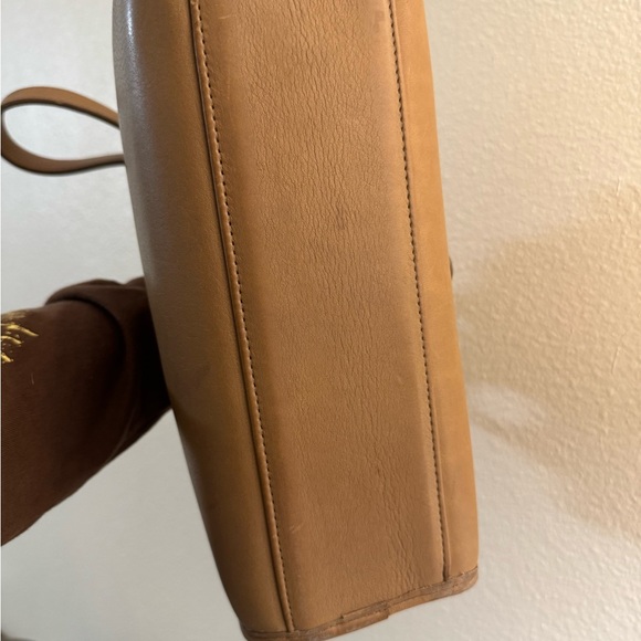 SOLD 🚫 Vintage Coach Logan 9907 in Stone - Picture 6 of 14